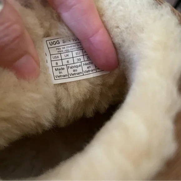 NWOT UGG Classic Mini II (size 8) - Picture 7 of 7